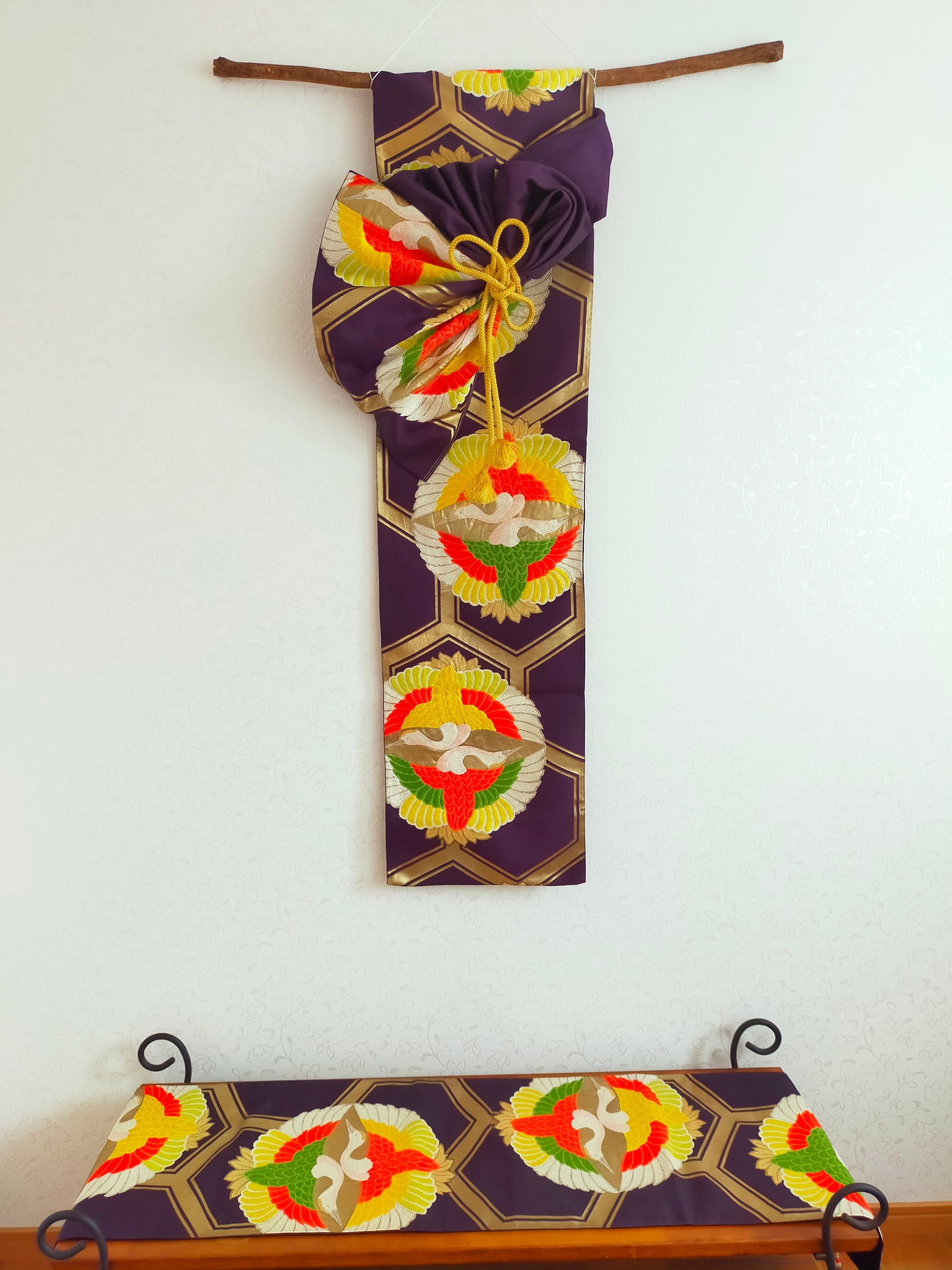 タペストリー テーブルランナーのセット 紫生地 飛鳥 正絹 模造刀刀壁掛け 創作掛け軸  帯アート 和風インテリア Tapestry F06