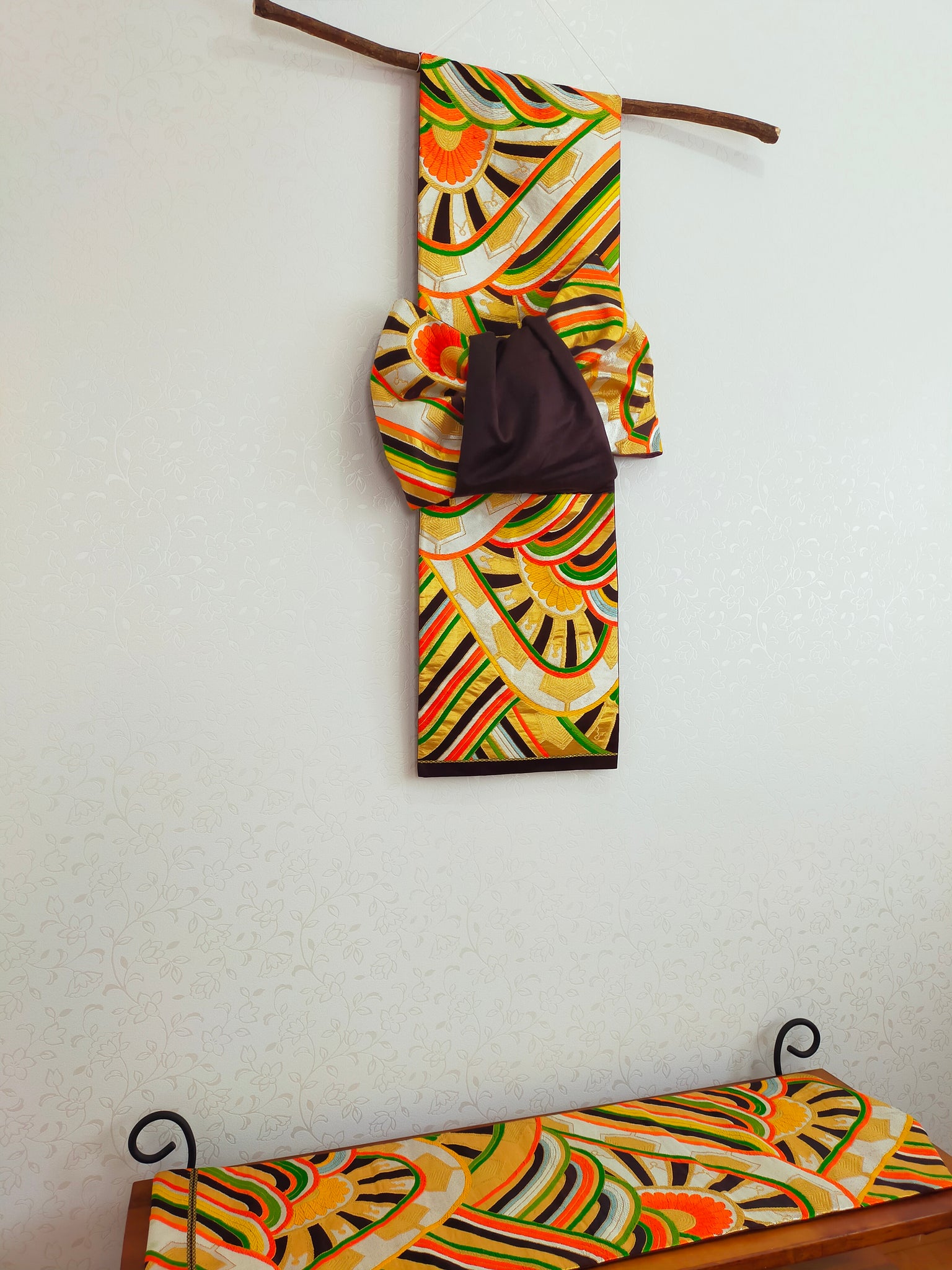 タペストリー テーブルランナーのセット 黒金 正絹 模造刀刀壁掛け 創作掛け軸  帯アート 和風インテリア Tapestry F05