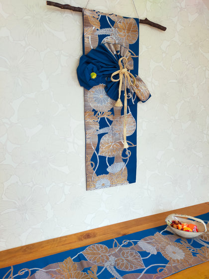 タペストリー テーブルランナーの2点セット 藍金 菊 吉祥文様 正絹 模造刀刀壁掛け 創作掛け軸  帯アート 和風インテリア Tapestry F07