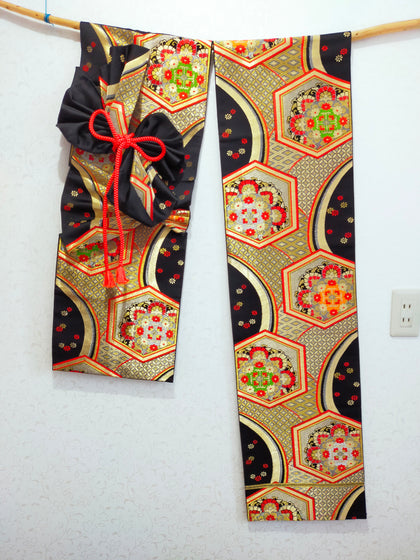 タペストリー  七宝 亀甲 花 吉祥文様 黒金 模造刀刀壁掛け 創作掛け軸  和モダンインテリア Tapestry F12