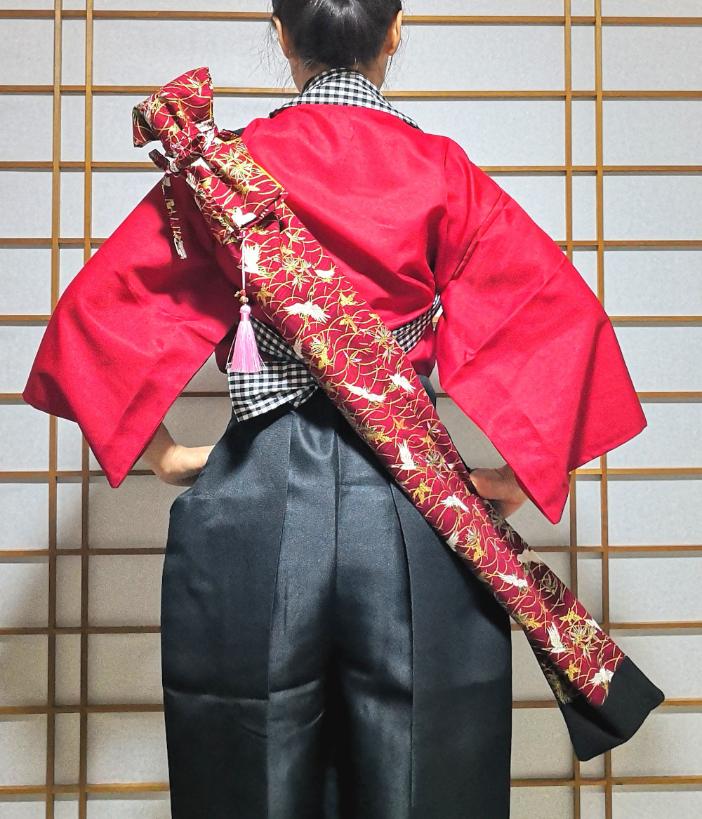 刀袋 剣袋 和柄 携帯用 キャリーバッグ  肩掛け付 模造刀 居合刀 竹刀 日本刀 飾りストラップ付 幅15cm 紅鶴  SB05